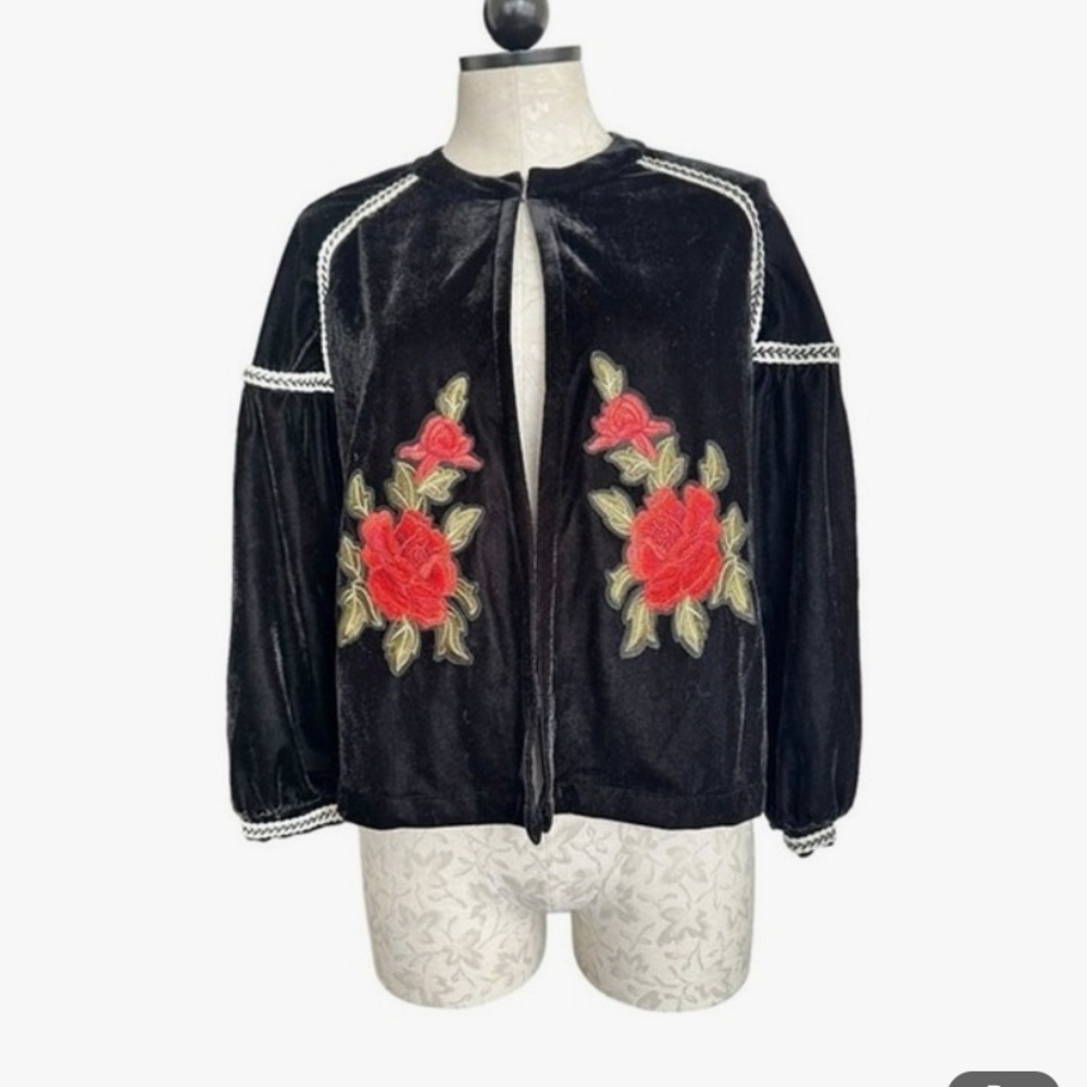 Elodie Velvet Roses Embroidered Jacket
FALL CASUAL Peasant 3/4 Sleeves Size XL
